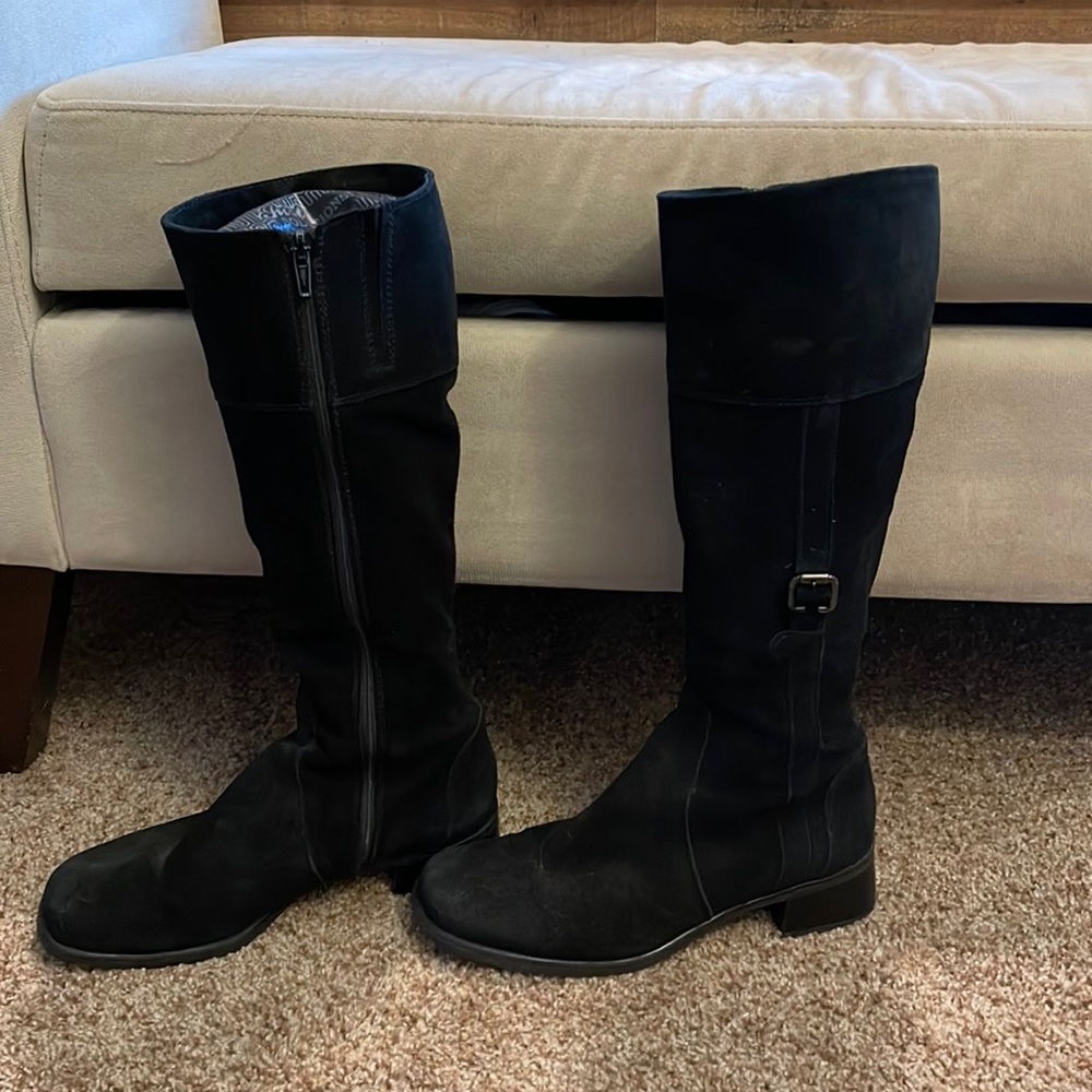 La Canadienne suede boots 7.5